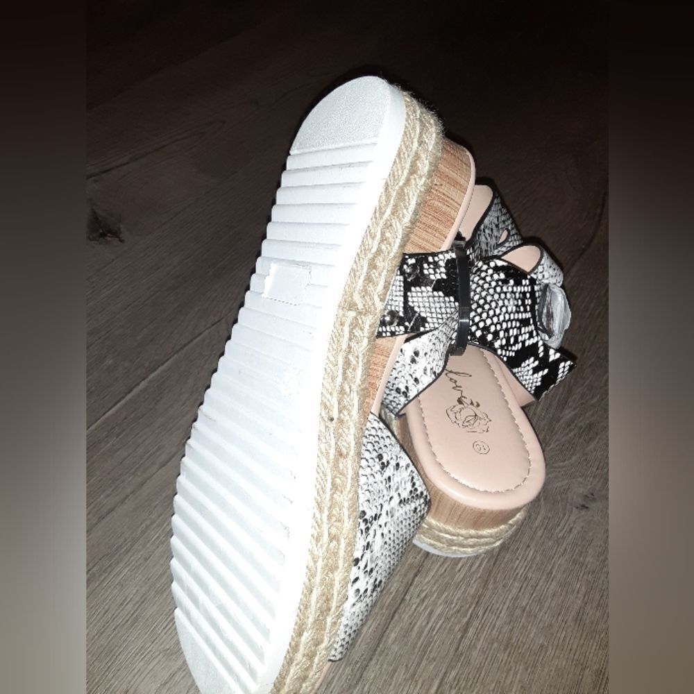 Women's Snake-Print Wedge Sandals, Platform, Size 10 - Picture 8 of 10